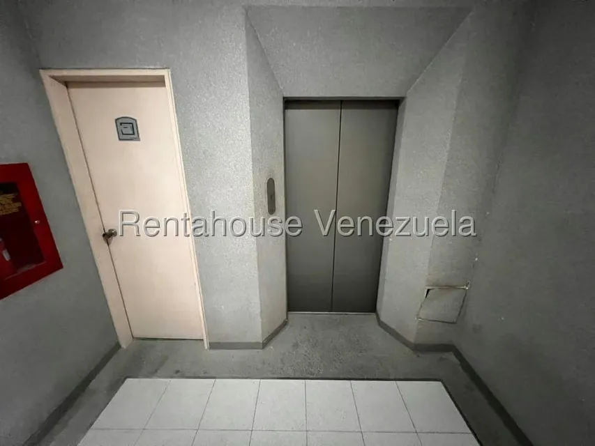 Apartamento (1 Nivel) en Venta en Los Dos Caminos, Distrito Metropolitano - 54
