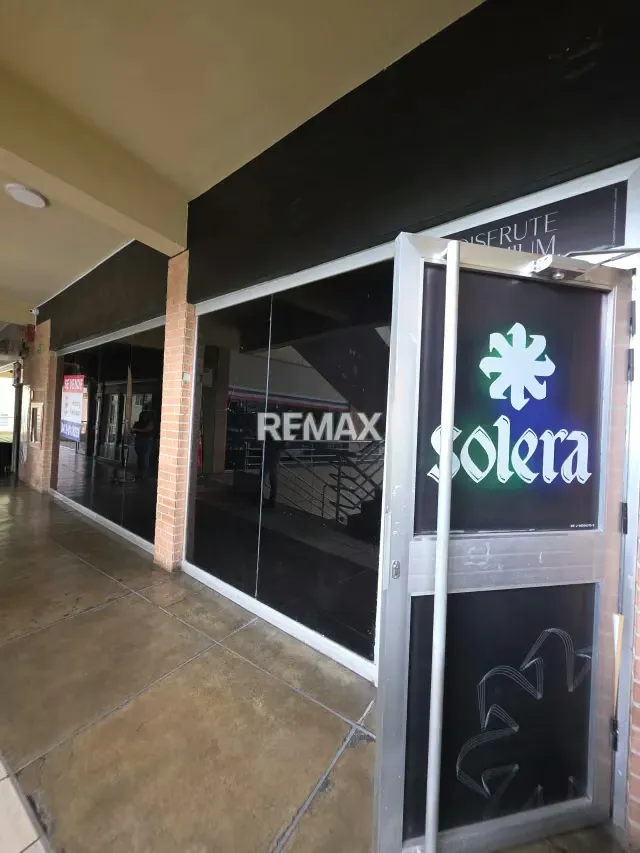 Venta Local Comercial C. C Las Brisas San Diego - 2