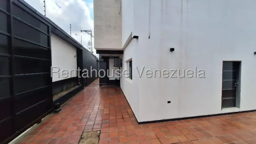 Casa (Multipes Niveles) en Venta en Los Parques, Merida
