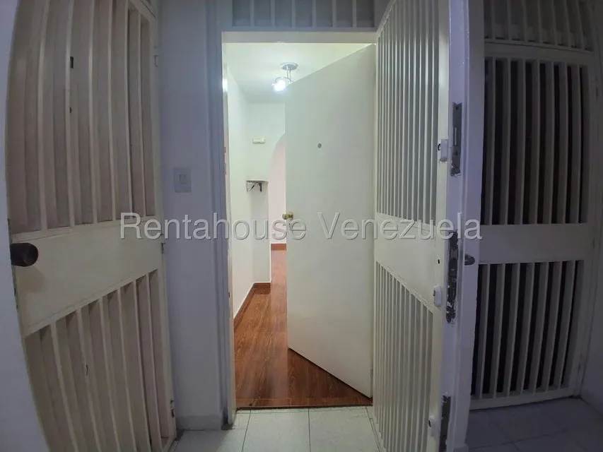 Apartamento (1 Nivel) en Venta en Los Samanes, Distrito Metropolitano - 2