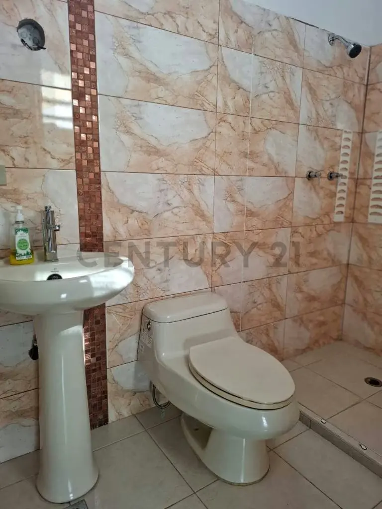 En Venta: Town House en Res. Villa Bahía, Av. Siegart - 11