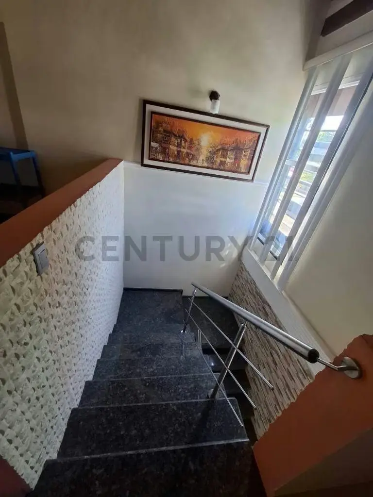 En Venta: Town House en Res. Villa Bahía, Av. Siegart - 12