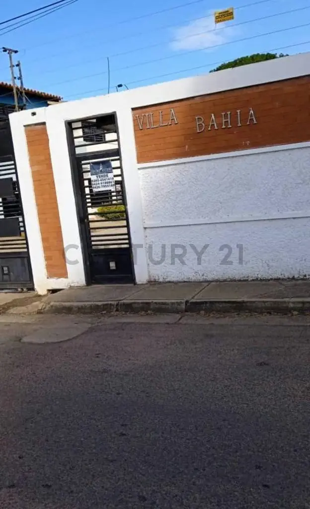 En Venta: Town House en Res. Villa Bahía, Av. Siegart - 14
