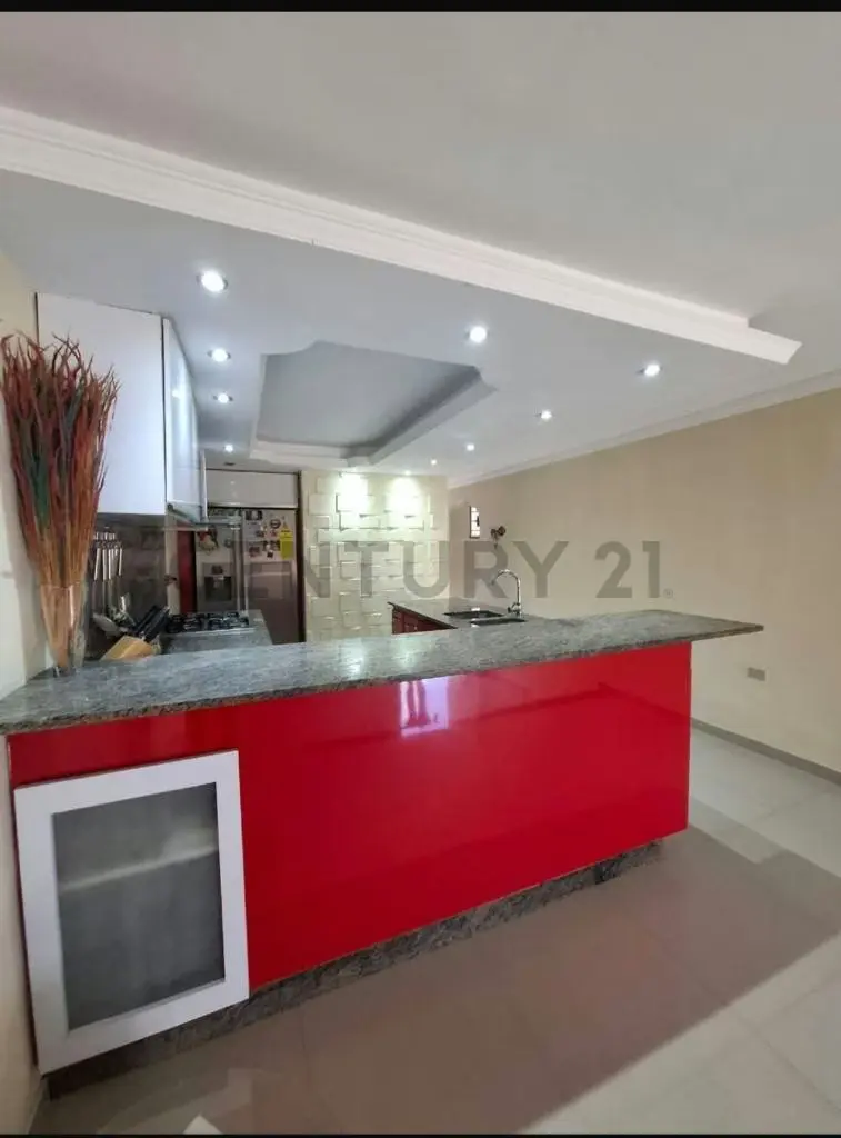 En Venta: Town House en Res. Villa Bahía, Av. Siegart - 2