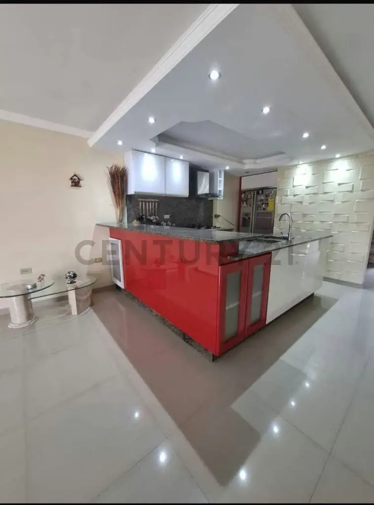 En Venta: Town House en Res. Villa Bahía, Av. Siegart - 3