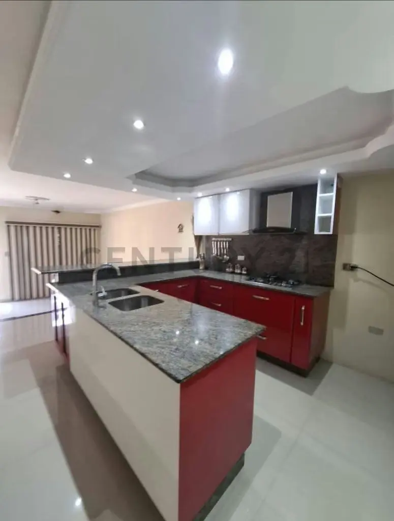 En Venta: Town House en Res. Villa Bahía, Av. Siegart - 4