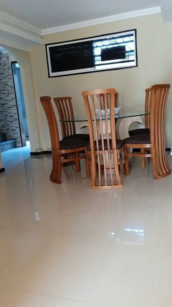 En Venta: Town House en Res. Villa Bahía, Av. Siegart - 5