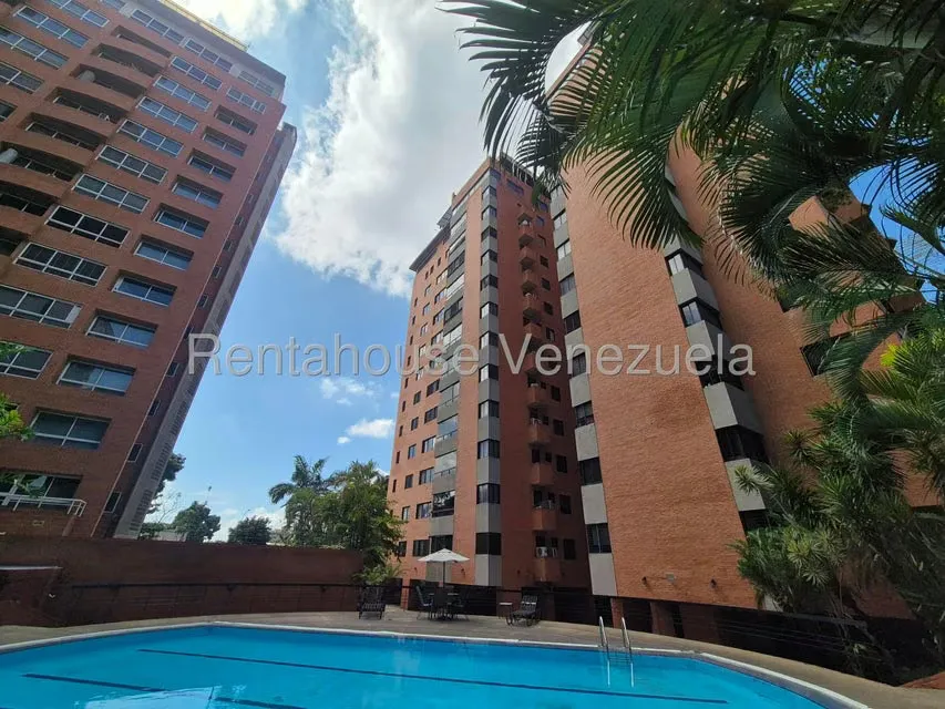 Apartamento (Duplex) en Venta en El Rosal, Distrito Metropolitano - 2