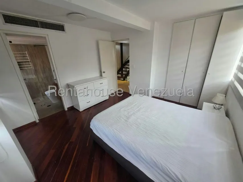 Apartamento (Duplex) en Venta en El Rosal, Distrito Metropolitano - 26