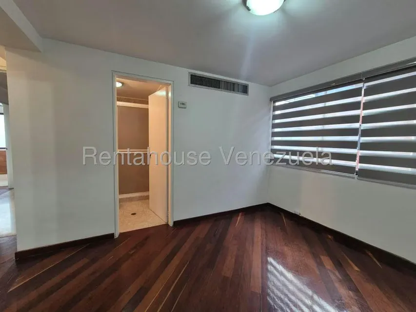 Apartamento (Duplex) en Venta en El Rosal, Distrito Metropolitano - 32