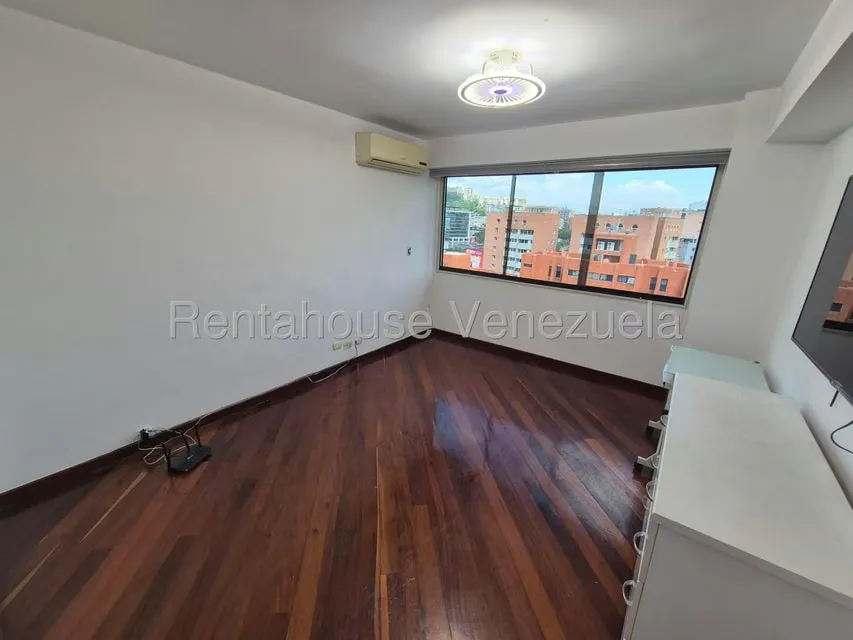 Apartamento (Duplex) en Venta en El Rosal, Distrito Metropolitano - 33