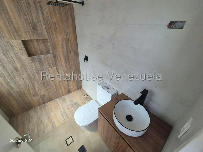 Apartamento (Duplex) en Venta en El Rosal, Distrito Metropolitano - 35