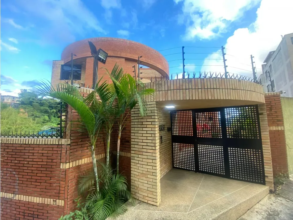 Se vende Town House 600m2 Urb Miranda