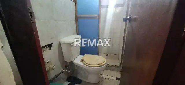 Se Vende Casa con Local y Fondo de Comercio de Licorería en Av. Libertador, Maturín. - 14