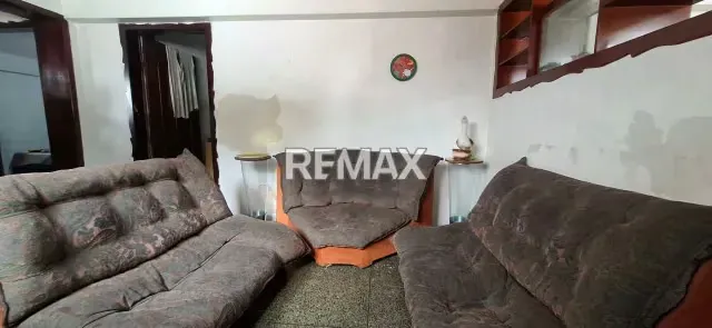 Se Vende Casa con Local y Fondo de Comercio de Licorería en Av. Libertador, Maturín. - 8