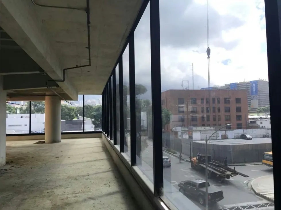 Vendo edificio comercial 3107m2 Las Mercedes 9606 - 9