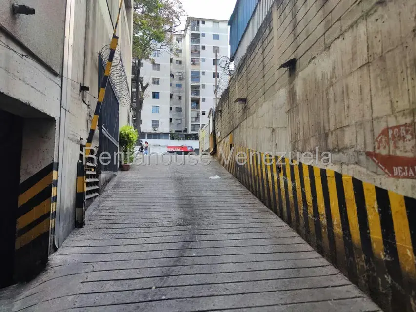 Estacionamiento en Venta en Parroquia Santa Rosalia, Distrito Metropolitano - 2