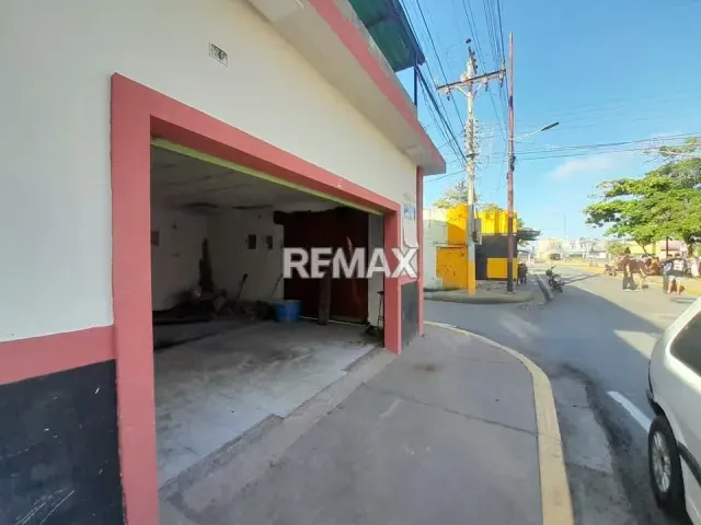 EN ALQUILER LOCAL COMERCIAL EN PLENO CASCO CENTRAL DE TUCACAS A ESCASOS METROS DE LA AVENIDA PRINCIPAL Y LA ALCALDIA