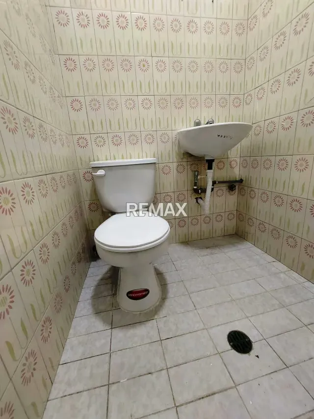 LOCAL COMERCIAL EN ALQUILER - URB. COLINAS DE BELLO MONTE - 7