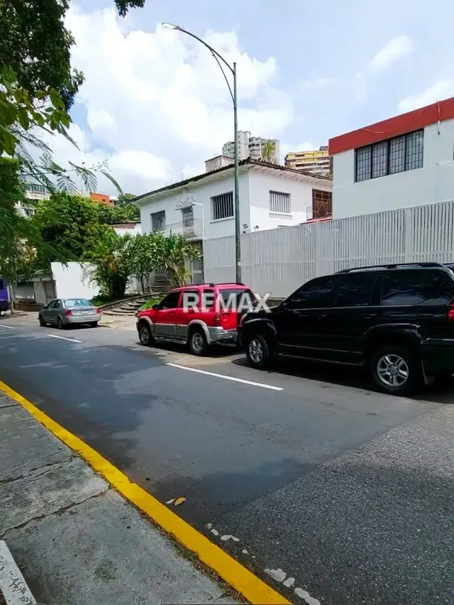LOCAL COMERCIAL EN ALQUILER - URB. COLINAS DE BELLO MONTE - 8