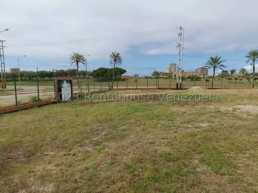 Terreno (Comercial) en Venta en Porlamar, Nueva Esparta - 2