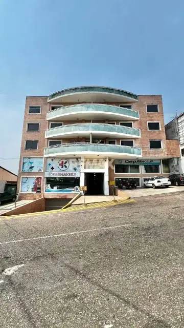 Apartamento Dúplex en el Conjunto Residencial y Comercial MORCA, ubicado en la Calle 15 del Barrio Obrero.