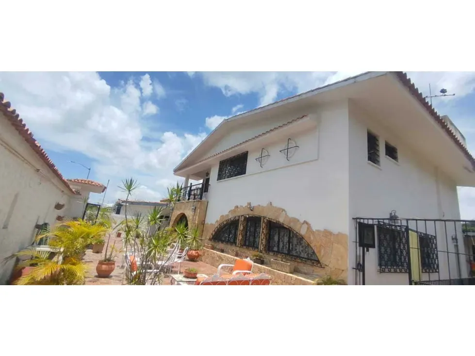 Cumbres de Curum se vende casa en calle cerrada 889m2 Trr 600m2 constr