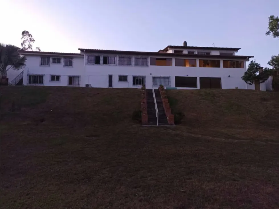 Se vende casa 1.000m2 La Lagunita 4996