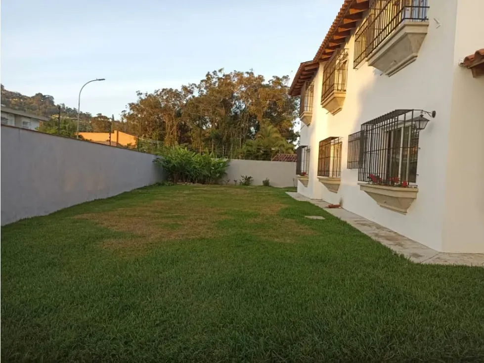 Se vende casa 1.000m2 La Lagunita 4996 - 2