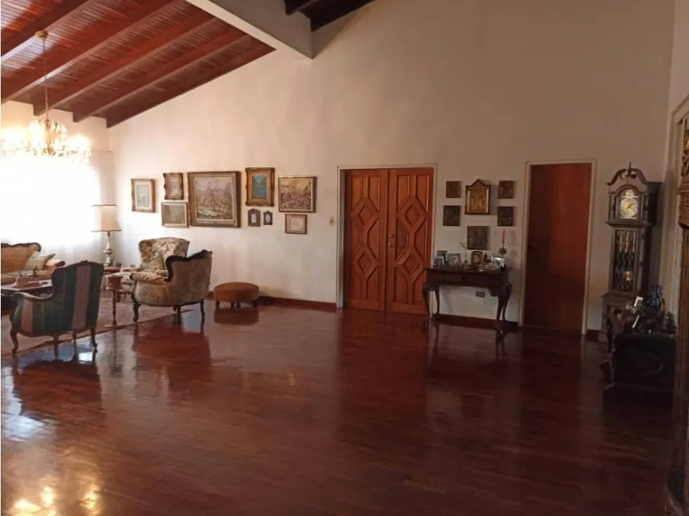 Se vende casa 1.000m2 La Lagunita 4996 - 4