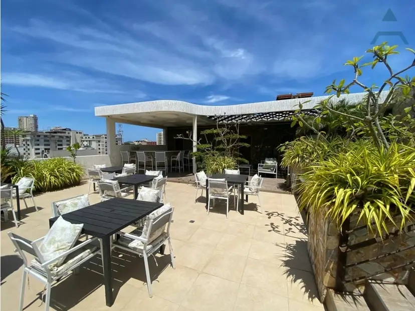 Se vende Hotel 5500m² 80H/20P Porlamar
