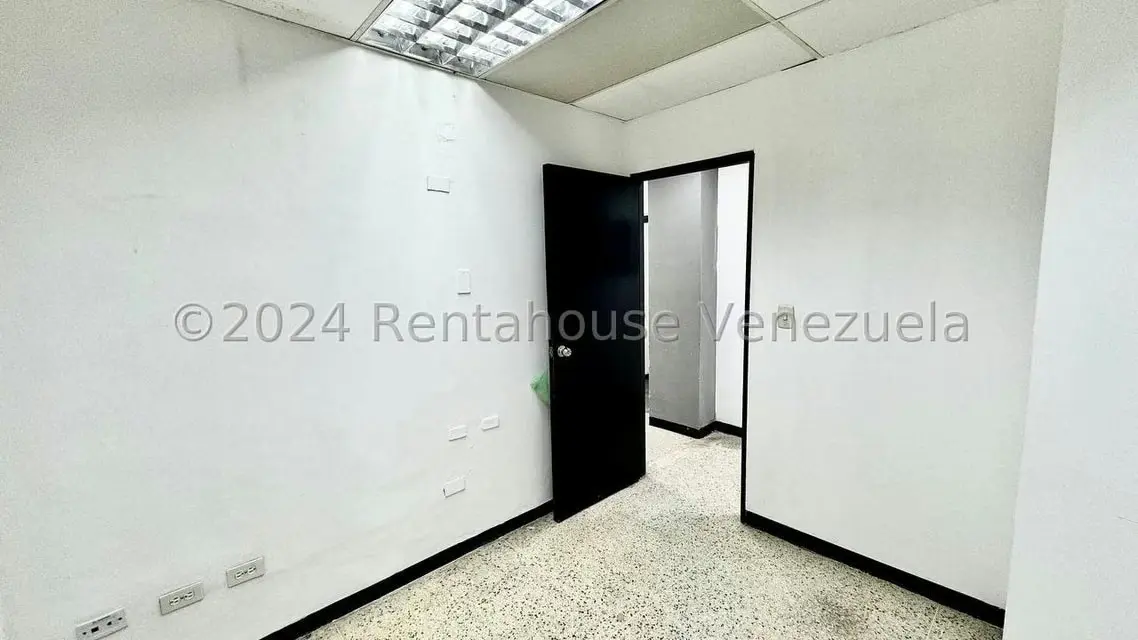 Local Comercial en Alquiler en Bello Monte, Distrito Metropolitano - 25