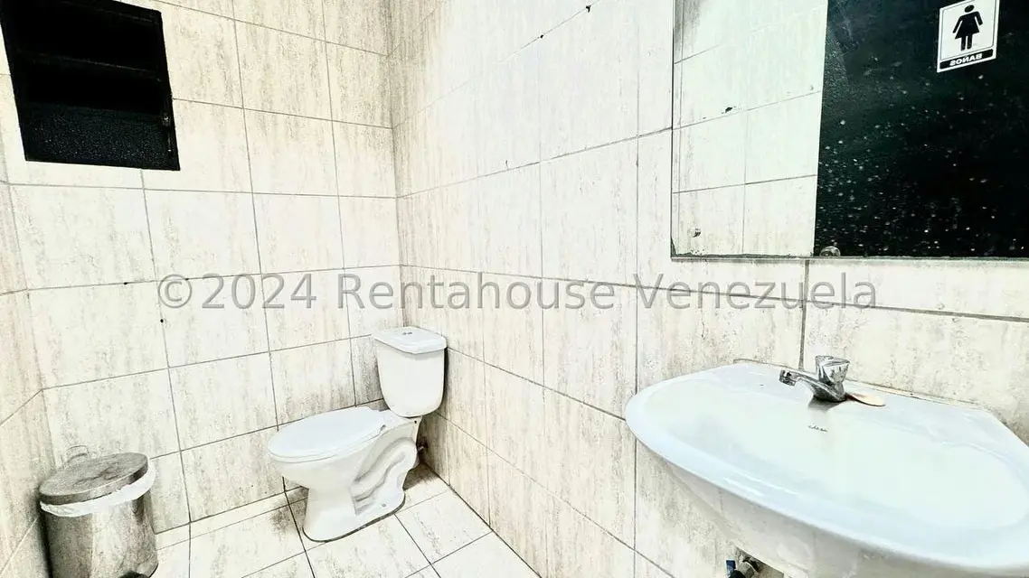 Local Comercial en Alquiler en Bello Monte, Distrito Metropolitano - 28