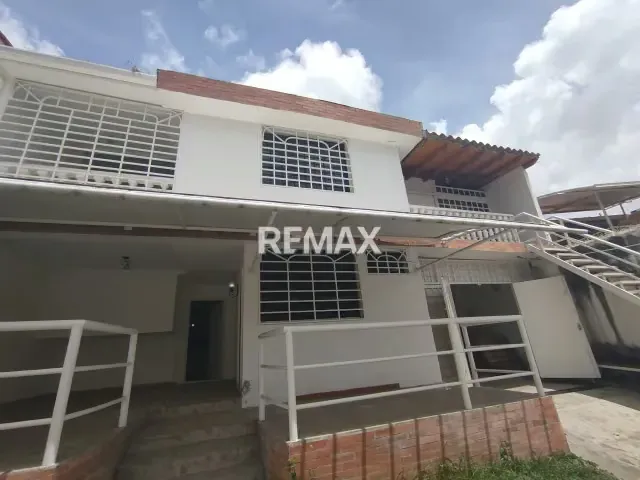 MAGNÍFICA CASA COMERCIAL (CON GALPÓN Y OFICINAS) EN ALQUILER EN LA ZONA INDUSTRIAL DE LA TRINIDAD - 2