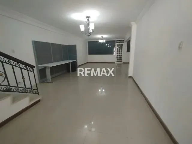 MAGNÍFICA CASA COMERCIAL (CON GALPÓN Y OFICINAS) EN ALQUILER EN LA ZONA INDUSTRIAL DE LA TRINIDAD - 3