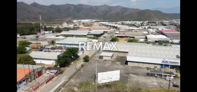 9.806 M2 AL LADO DEL METRÓPOLIS SHOPPING CON GALPÓN - 10