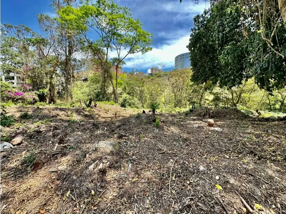 Se vende terreno 2.047m2 Cerro Verde - 2