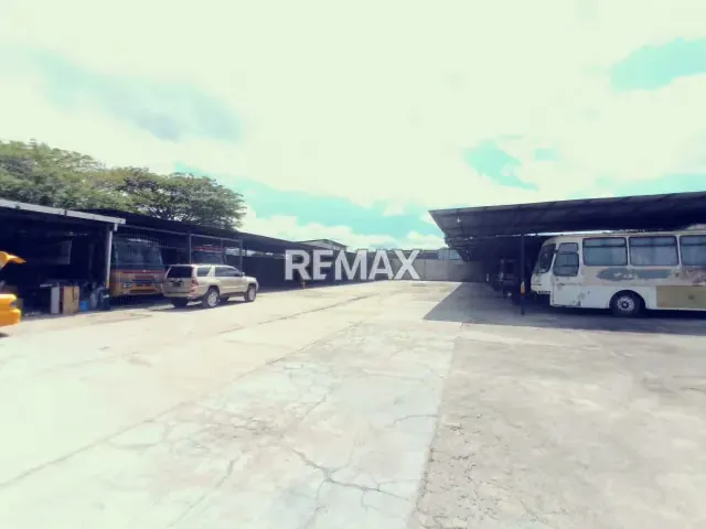 EN VENTA AMPLIO GALPON -TALLER DE TRANSPORTE EN SANTA ROSA - 11