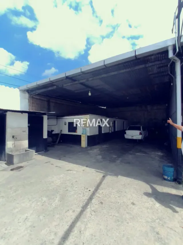 EN VENTA AMPLIO GALPON -TALLER DE TRANSPORTE EN SANTA ROSA - 12