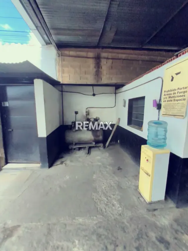 EN VENTA AMPLIO GALPON -TALLER DE TRANSPORTE EN SANTA ROSA - 18