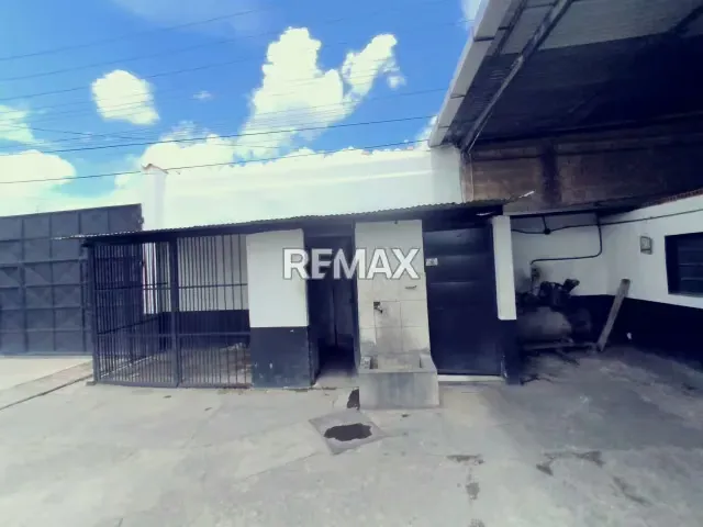 EN VENTA AMPLIO GALPON -TALLER DE TRANSPORTE EN SANTA ROSA - 3
