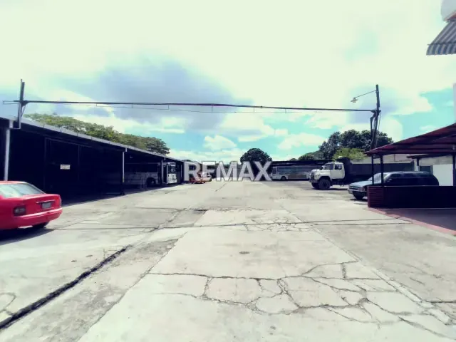 EN VENTA AMPLIO GALPON -TALLER DE TRANSPORTE EN SANTA ROSA - 10