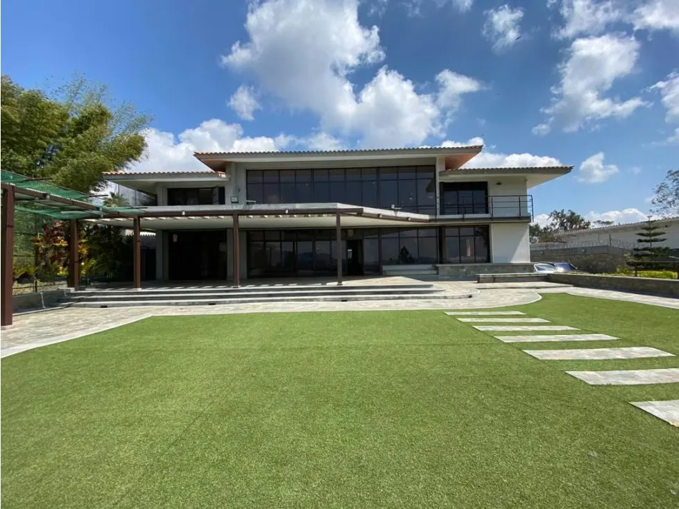 Se vende casa 1700m² 4h+2s/6b+2s/8e Los Guayabitos