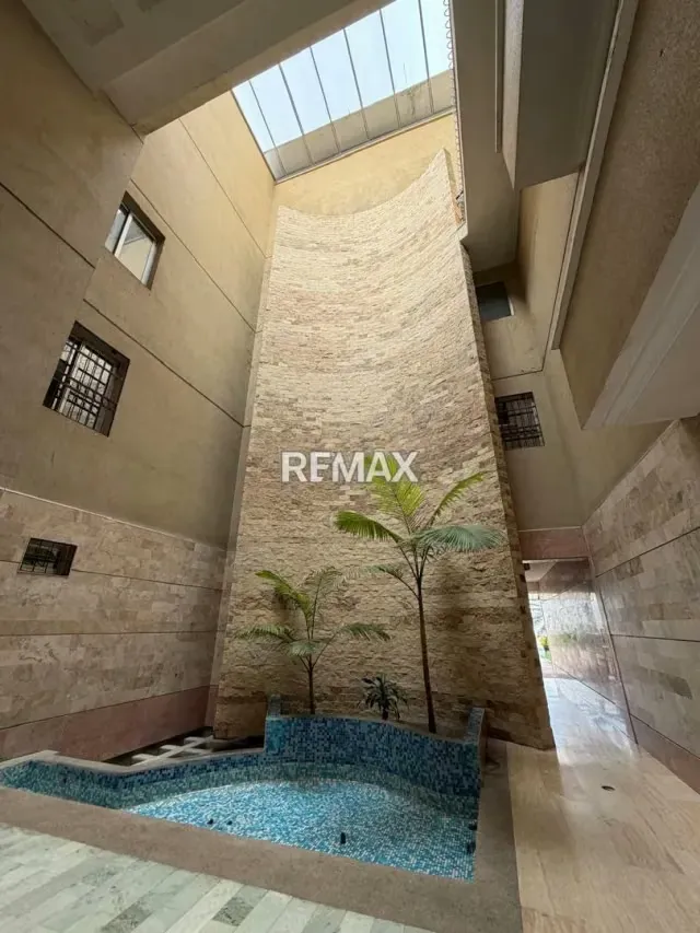 Penthouse en venta de tres niveles ubicado en la urbanización El Parral No publicar en redes sociales, solo enviar a clientes directos - 2