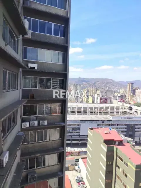 AMPLIA OFICINA EN EL CENTRO DE CARACAS 208 M2