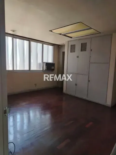 AMPLIA OFICINA EN EL CENTRO DE CARACAS 208 M2 - 6