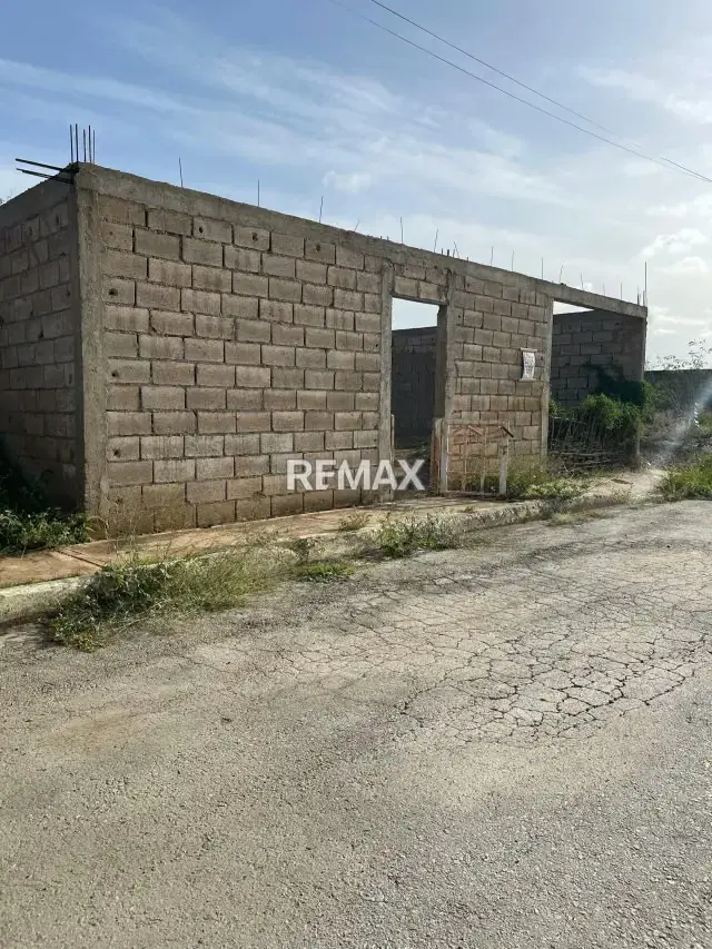 TERRENO EN URB. PRIVADA EN AV. JUAN BAUTISTA ARISMENDI MUNICIPIO GARCÍA