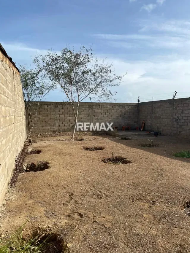 TERRENO EN URB. PRIVADA EN AV. JUAN BAUTISTA ARISMENDI MUNICIPIO GARCÍA - 2