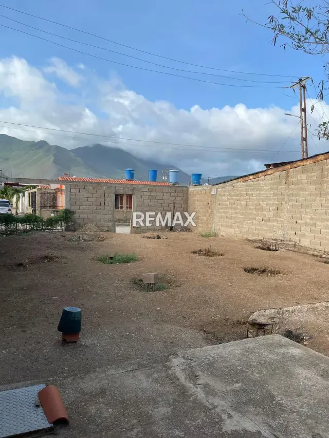 TERRENO EN URB. PRIVADA EN AV. JUAN BAUTISTA ARISMENDI MUNICIPIO GARCÍA - 3