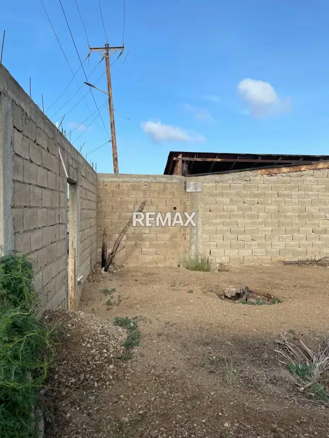 TERRENO EN URB. PRIVADA EN AV. JUAN BAUTISTA ARISMENDI MUNICIPIO GARCÍA - 4